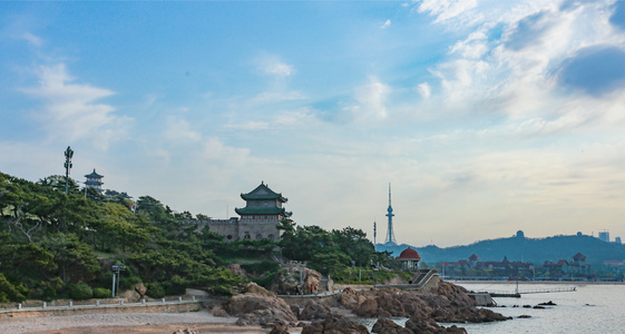 4K高清网红建筑青岛水族馆流云延时视频