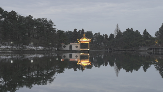 延时摄影江西庐山地标如琴湖夜景4k素材视频