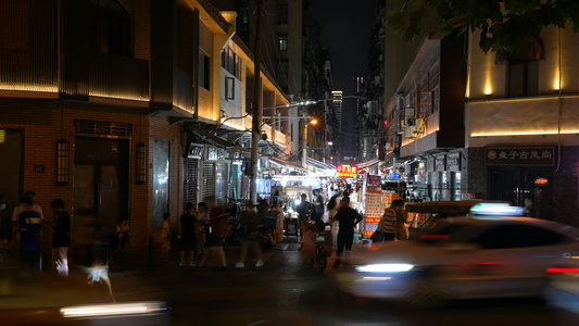 城市夜景街景道路交通车流来来往往的汽车人群4k素材[选题]视频