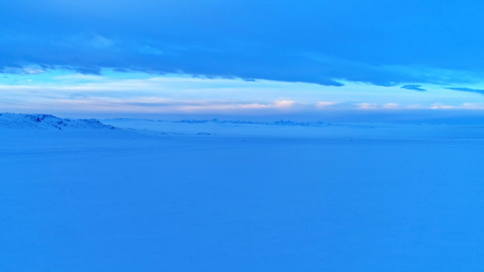航拍清晨日出雪景视频
