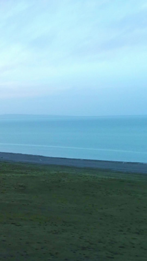 青海湖边草地航拍11秒视频