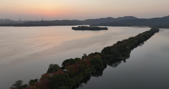 航拍清晨的杭州西湖视频