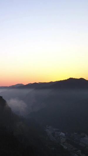 航拍山间云雾清晨日出自然风景29秒视频