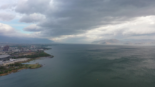 航拍云南大理洱海风光洱海月湿地洱海公园视频