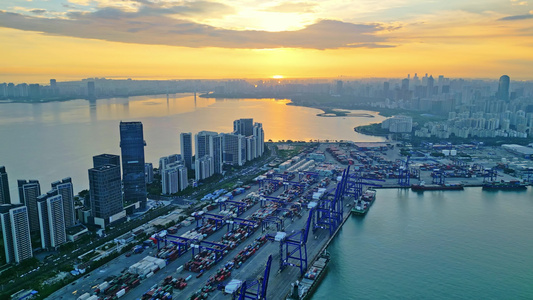 海南省海口市海口港集装箱码头城市日出朝霞火烧云摄影视频