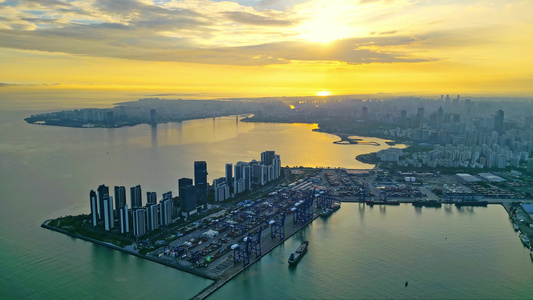 海南省海口市海口港集装箱码头城市日出朝霞火烧云摄影视频