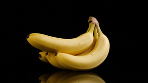 4K香蕉新鲜水果剥香蕉40秒视频