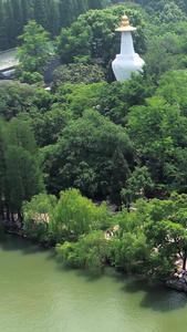 航拍5A级景区扬州瘦西湖熙春台扬州地标景区视频