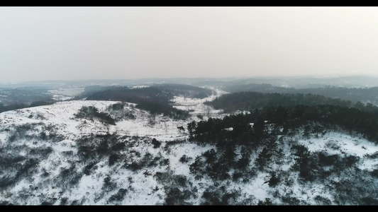 航拍冬季山区雪景[大别山区]视频