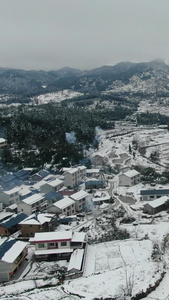 美丽乡村田园冬天雪景竖屏航拍视频