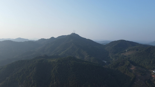 航拍大自然连绵起伏的山峰视频