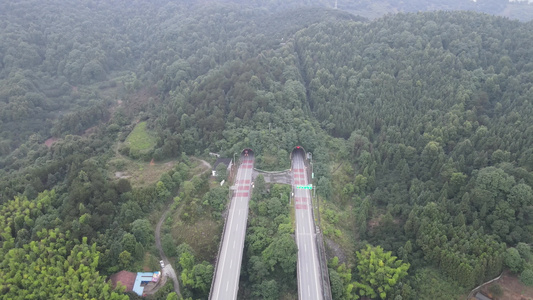 高速公路交通隧道航拍视频