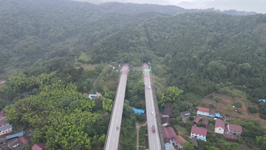 高速公路交通隧道航拍视频