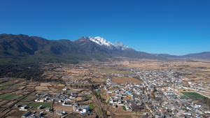 航拍云南5A级旅游景区玉龙雪山脚下白沙古镇村庄民居古建筑群4k素材58秒视频