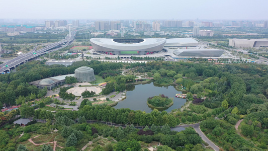 航拍郑州植物园绿树成荫城市绿化生态美景视频