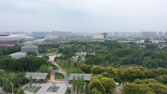 航拍郑州植物园绿树成荫城市绿化生态美景视频