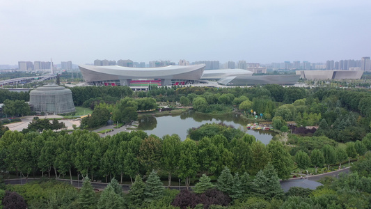 航拍郑州植物园绿树成荫城市绿化生态美景视频