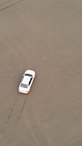 航拍沙地里行驶的汽车视频素材汽车广告视频