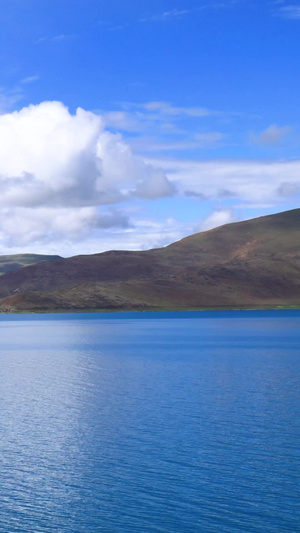 羊卓雍措湖蓝天白云延时视频自然风光17秒视频