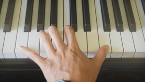 钢琴演奏单手练习11秒视频