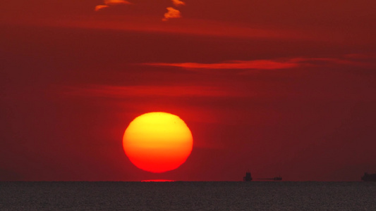 大气震撼海平面夕阳日落视频