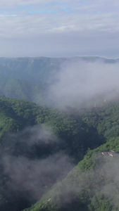 航拍崆峒山云海及古建筑群5A景区视频