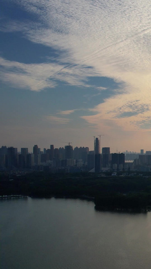 航拍湖北5A级东湖风景区自然风光旅游地标夕阳晚霞落日天空素材5A级景区55秒视频