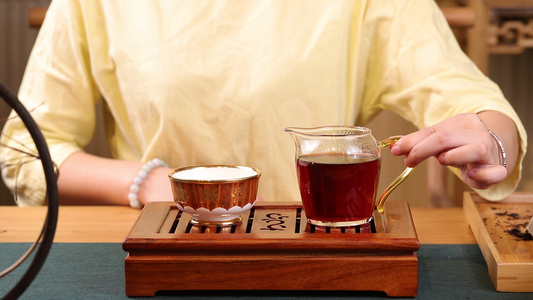 雅安藏茶煮茶倒茶过程视频