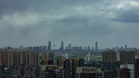 城市建筑楼群天际线乌云风雨欲来视频