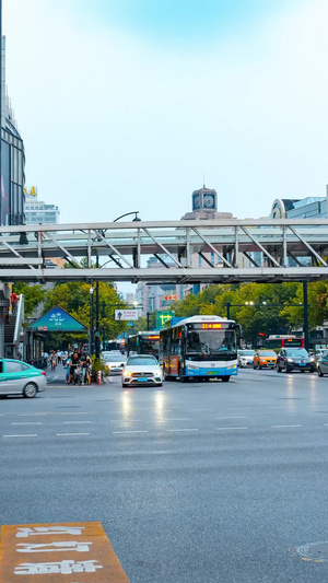 延时杭州西湖武林广场十字路口车流【该视频路人无肖像权，请勿商用】过渡镜头13秒视频