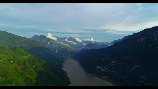 航拍大山风景 三峡自然风光 长江风光视频