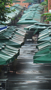 城市下雨天街道集市逛街街景素材雨天素材视频