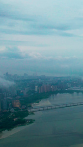 平流雾云端之下的都市风光延时视频素材市容市貌视频