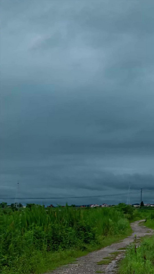 暴雨前夕极端天气14秒视频