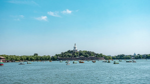 4k北京北海公园白塔游船风光延时10秒视频