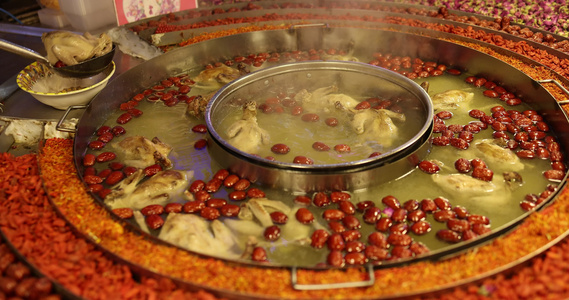 美味的玫瑰鸽子汤喀什夜市新疆特色美食视频