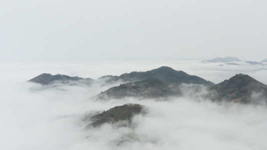 4K航拍云雾环绕的大山合集视频