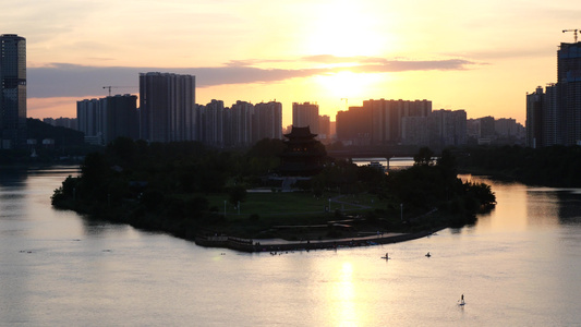 夕阳下的衡阳东洲岛风光视频