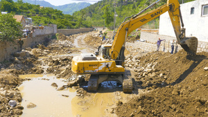 4K新农村扶贫基础建设清理河道整理电缆107秒视频