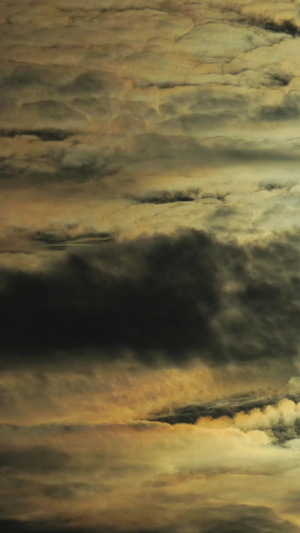实拍太阳从云层升起延时摄影乌云遮日8秒视频