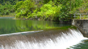 自然环境中人工瀑布水渠蓄水合集4K含声音40秒视频