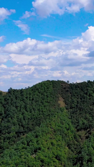 航拍蓝天白云大山美景38秒视频