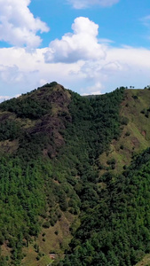 航拍蓝天白云大山美景视频