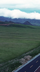 航拍新疆自驾游赛里木湖风景区新疆旅游视频