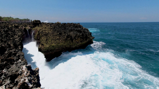 巴厘岛巨浪拍打礁石4K视频素材视频