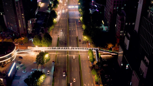 航拍夜色中的武汉大道交通视频