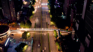 航拍夜色中的武汉大道交通35秒视频