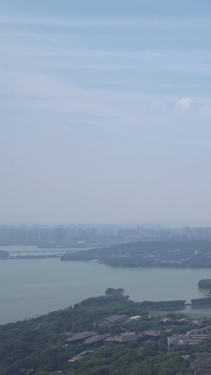 航拍城市蓝天白云晴朗天空自然天气街景道路交通车流素材城市素材57秒视频