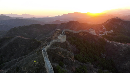 夕阳下的长城光影中国长城视频