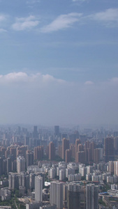 航拍城市蓝天白云晴朗天空自然天气街景道路交通车流素材道路素材视频